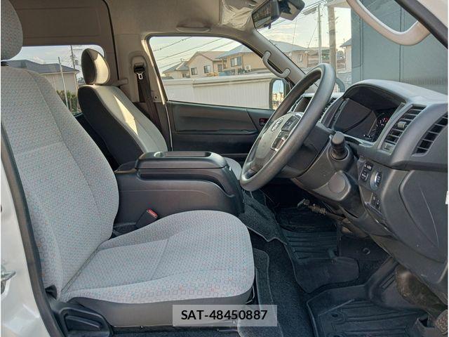 Toyota HIACE COMMUTER 2023-12 8245348-8