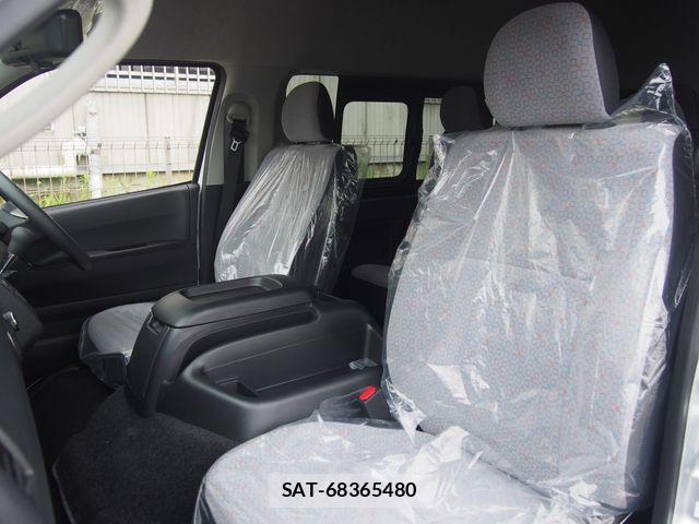 Toyota HIACE COMMUTER 2026-06 8336080-6