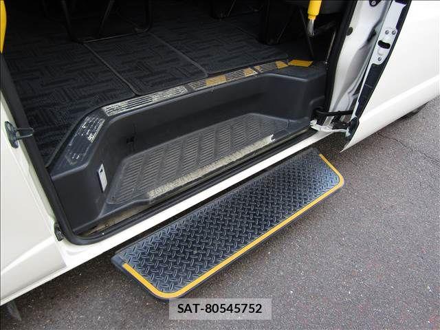 Toyota HIACE COMMUTER 2014-06 8659359-8