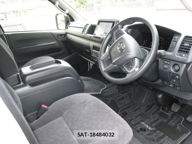 Toyota HIACE COMMUTER 2026-04 8829302-1