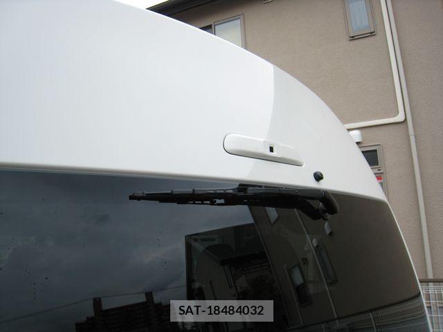 Toyota HIACE COMMUTER 2026-04 8829302-5