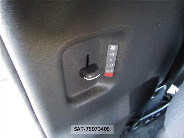 Toyota HIACE COMMUTER 2012-05 6751798-9