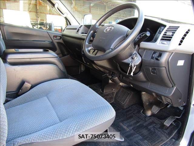 Toyota HIACE COMMUTER 2012-05 6751798-10