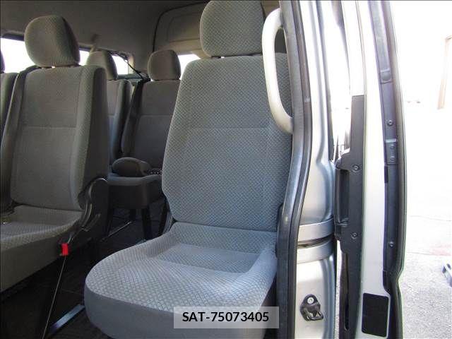 Toyota HIACE COMMUTER 2012-05 6751798-16