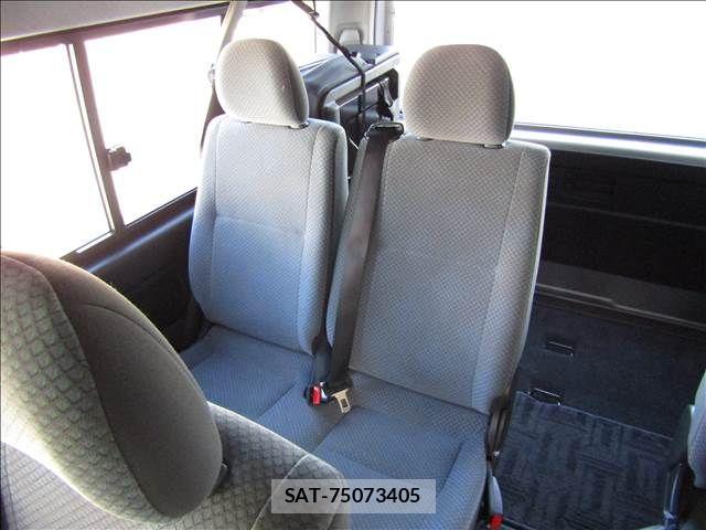 Toyota HIACE COMMUTER 2012-05 6751798-18