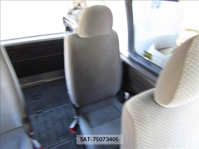Toyota HIACE COMMUTER 2012-05 6751798-19