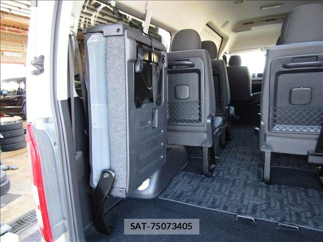 Toyota HIACE COMMUTER 2012-05 6751798-24