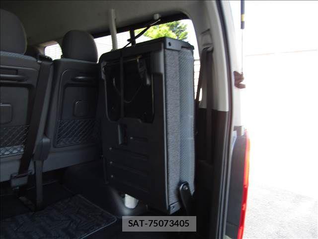Toyota HIACE COMMUTER 2012-05 6751798-25
