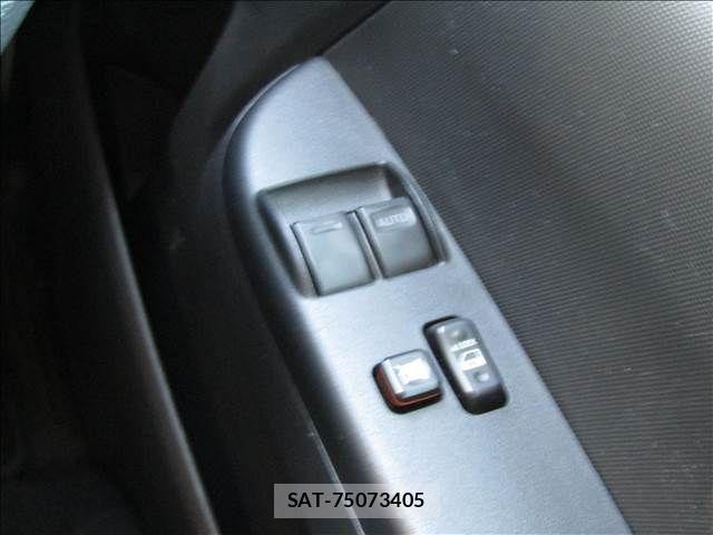 Toyota HIACE COMMUTER 2012-05 6751798-7