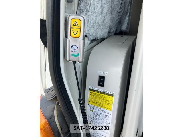 Toyota HIACE COMMUTER 2000-11 7271992-10