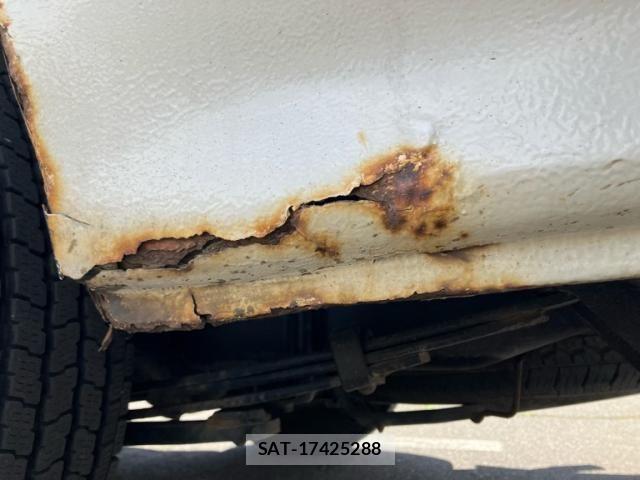 Toyota HIACE COMMUTER 2000-11 7271992-17