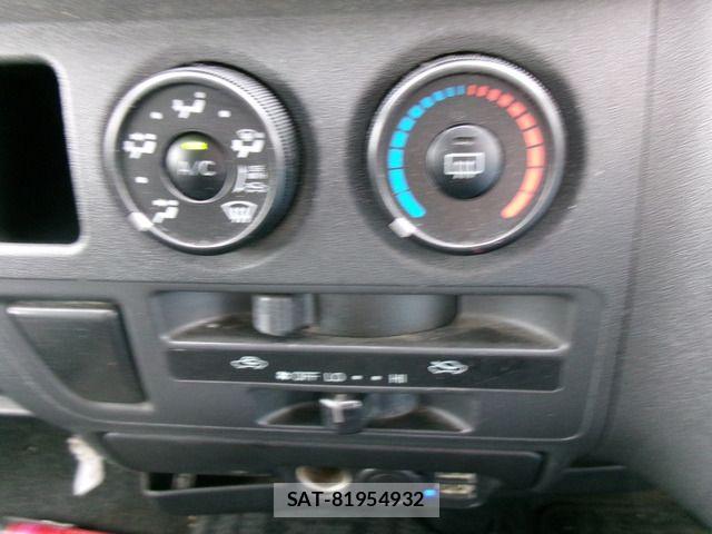 Toyota HIACE COMMUTER 2005-11 7902682-12