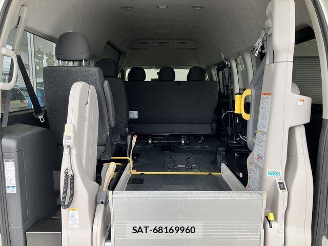 Toyota HIACE COMMUTER 2019-03 8130427-11