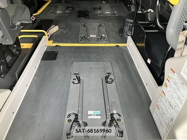 Toyota HIACE COMMUTER 2019-03 8130427-12