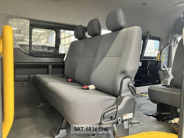 Toyota HIACE COMMUTER 2019-03 8130427-15