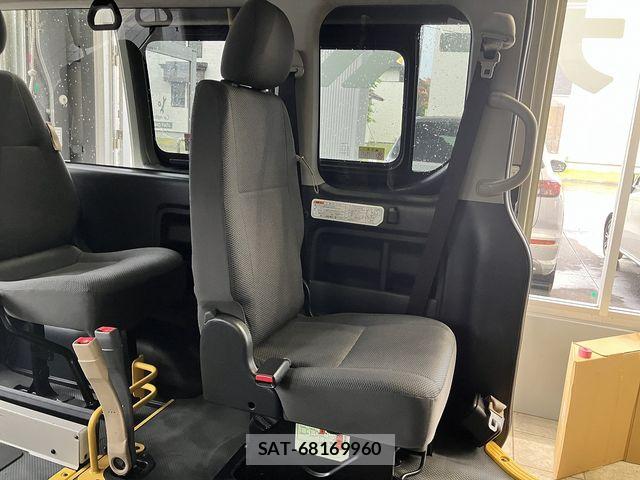 Toyota HIACE COMMUTER 2019-03 8130427-16