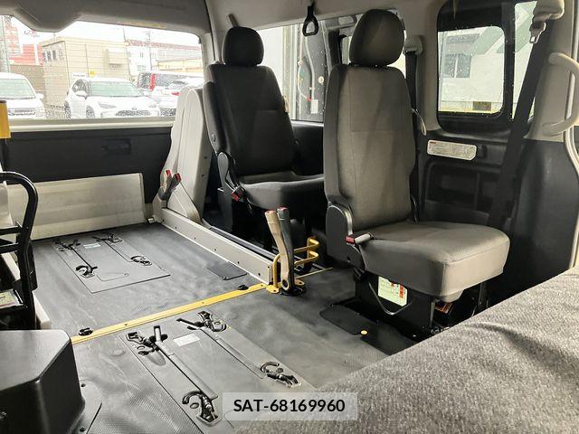 Toyota HIACE COMMUTER 2019-03 8130427-18