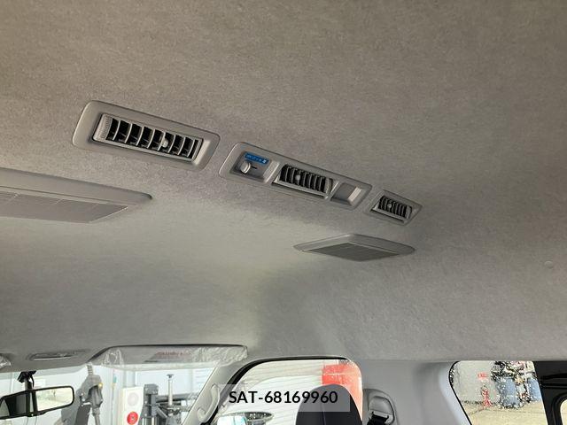Toyota HIACE COMMUTER 2019-03 8130427-19