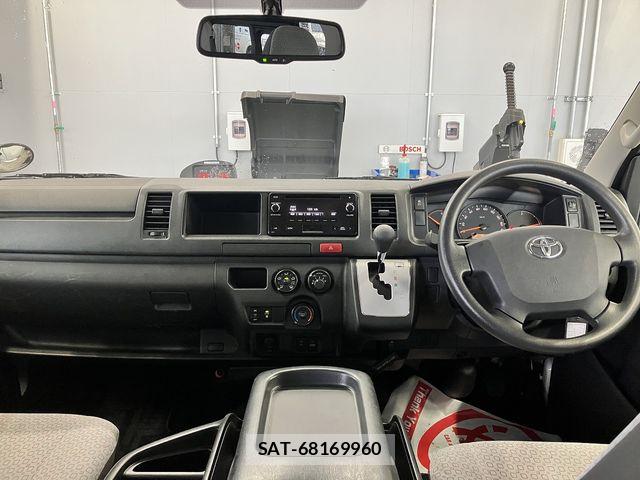 Toyota HIACE COMMUTER 2019-03 8130427-20