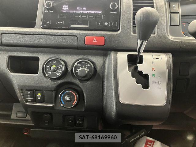 Toyota HIACE COMMUTER 2019-03 8130427-25