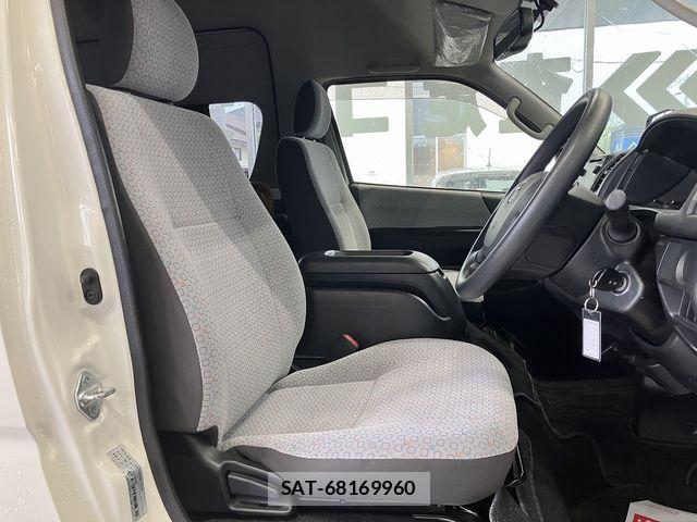 Toyota HIACE COMMUTER 2019-03 8130427-27