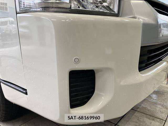 Toyota HIACE COMMUTER 2019-03 8130427-29