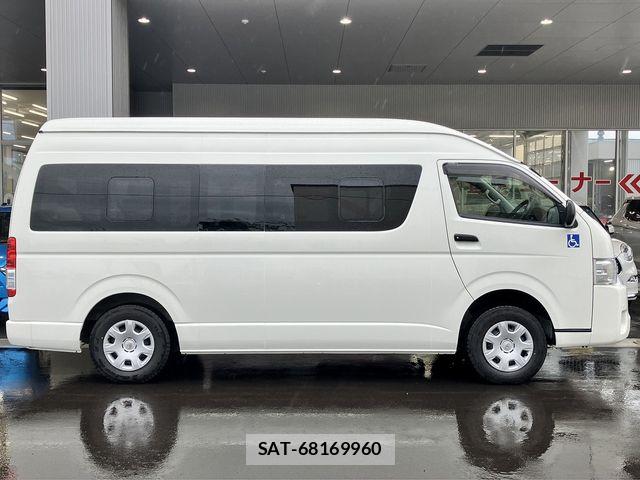 Toyota HIACE COMMUTER 2019-03 8130427-4