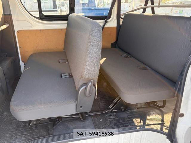 Toyota REGIUS WAGON 2019-12 5868914-9