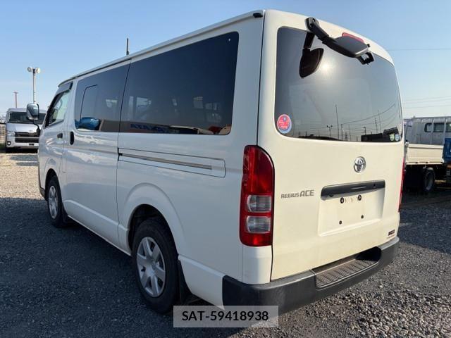 Toyota REGIUS WAGON 2019-12 5868914-2