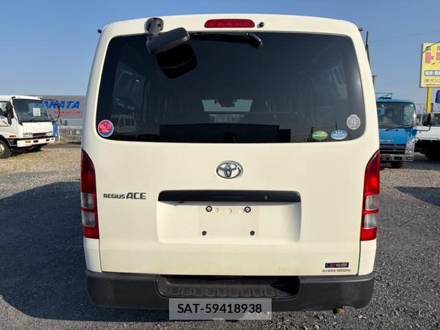 Toyota REGIUS WAGON 2019-12 5868914-3
