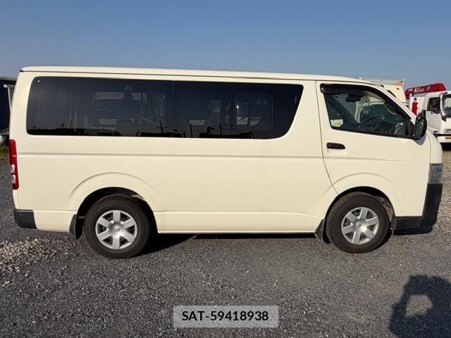 Toyota REGIUS WAGON 2019-12 5868914-5