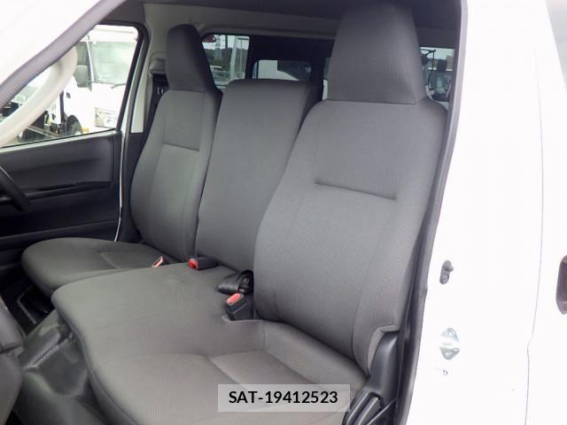 Toyota REGIUS WAGON 2019-06 8525133-10