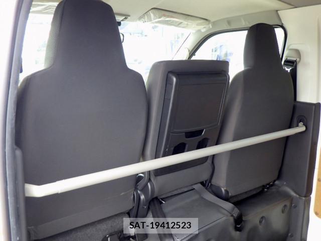 Toyota REGIUS WAGON 2019-06 8525133-12