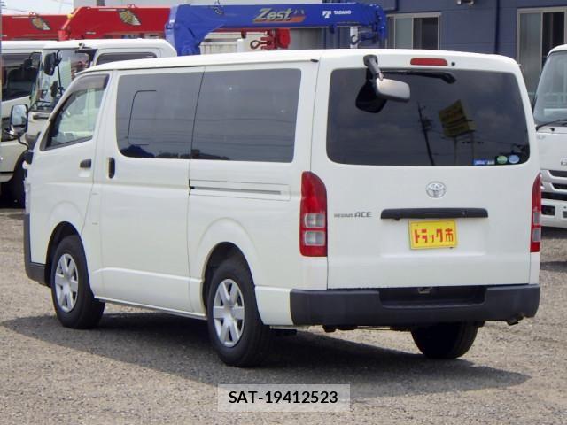 Toyota REGIUS WAGON 2019-06 8525133-27