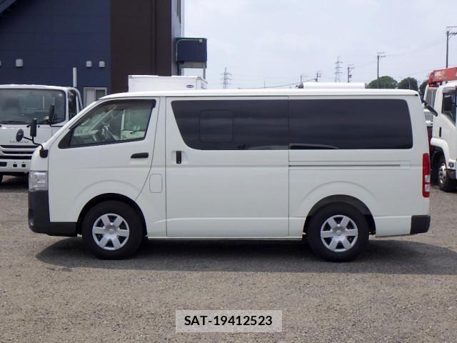 Toyota REGIUS WAGON 2019-06 8525133-3