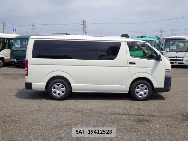 Toyota REGIUS WAGON 2019-06 8525133-4