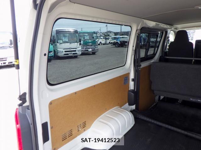 Toyota REGIUS WAGON 2019-06 8525133-6