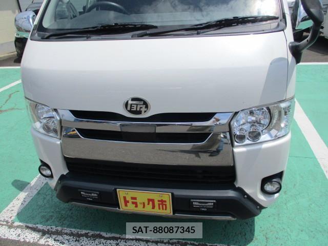 Toyota REGIUS WAGON 2018-04 1743448-12