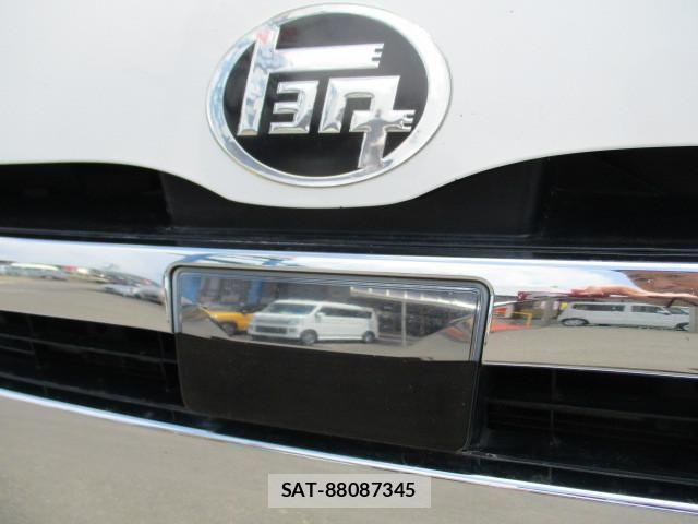 Toyota REGIUS WAGON 2018-04 1743448-14