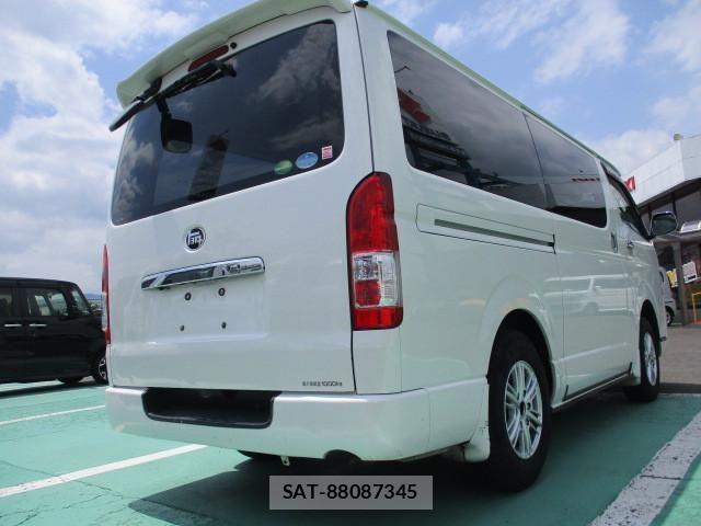 Toyota REGIUS WAGON 2018-04 1743448-17