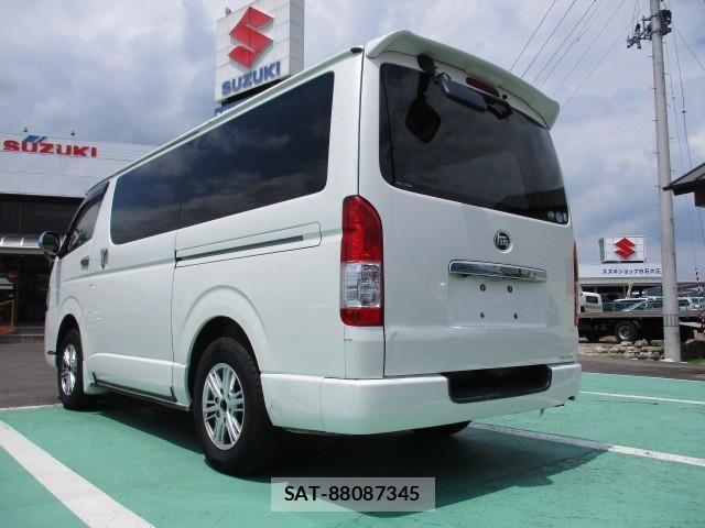 Toyota REGIUS WAGON 2018-04 1743448-18