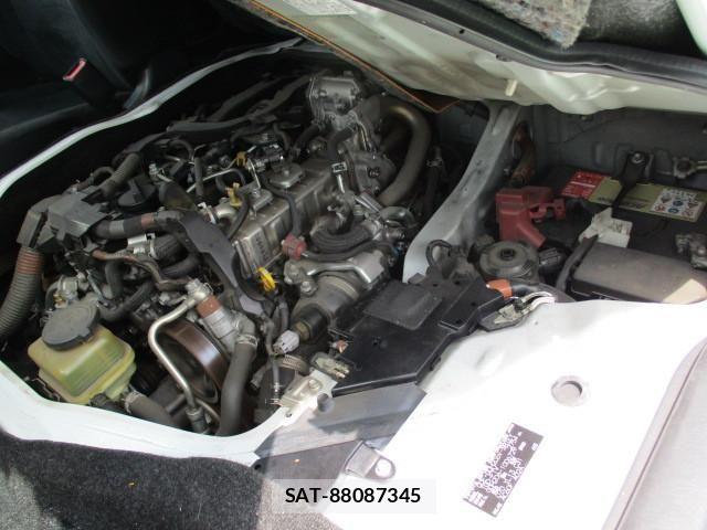 Toyota REGIUS WAGON 2018-04 1743448-21