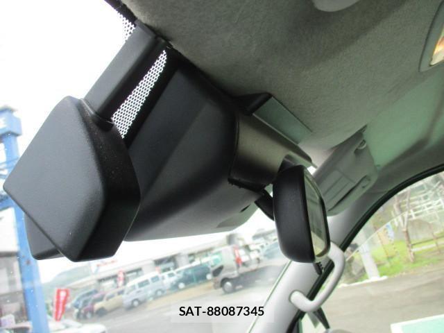 Toyota REGIUS WAGON 2018-04 1743448-22