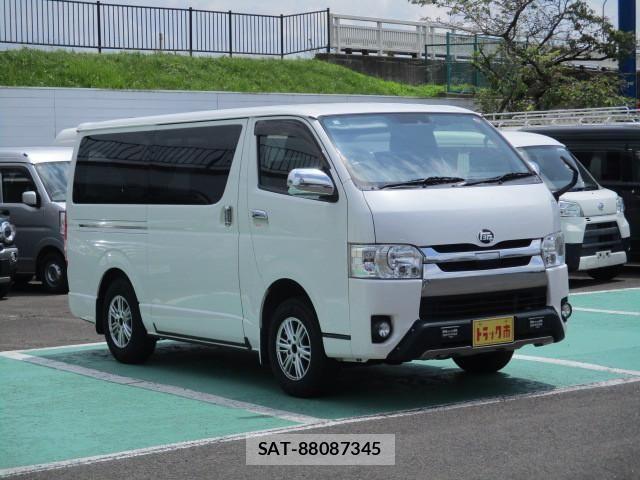 Toyota REGIUS WAGON 2018-04 1743448-2