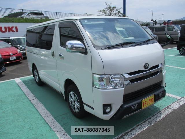 Toyota REGIUS WAGON 2018-04 1743448-3