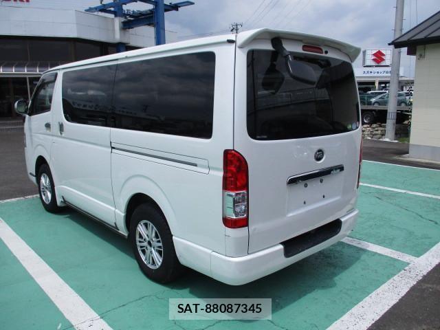 Toyota REGIUS WAGON 2018-04 1743448-7