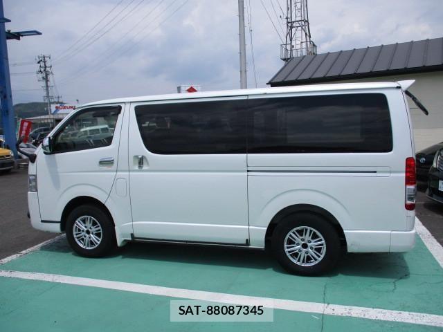 Toyota REGIUS WAGON 2018-04 1743448-8