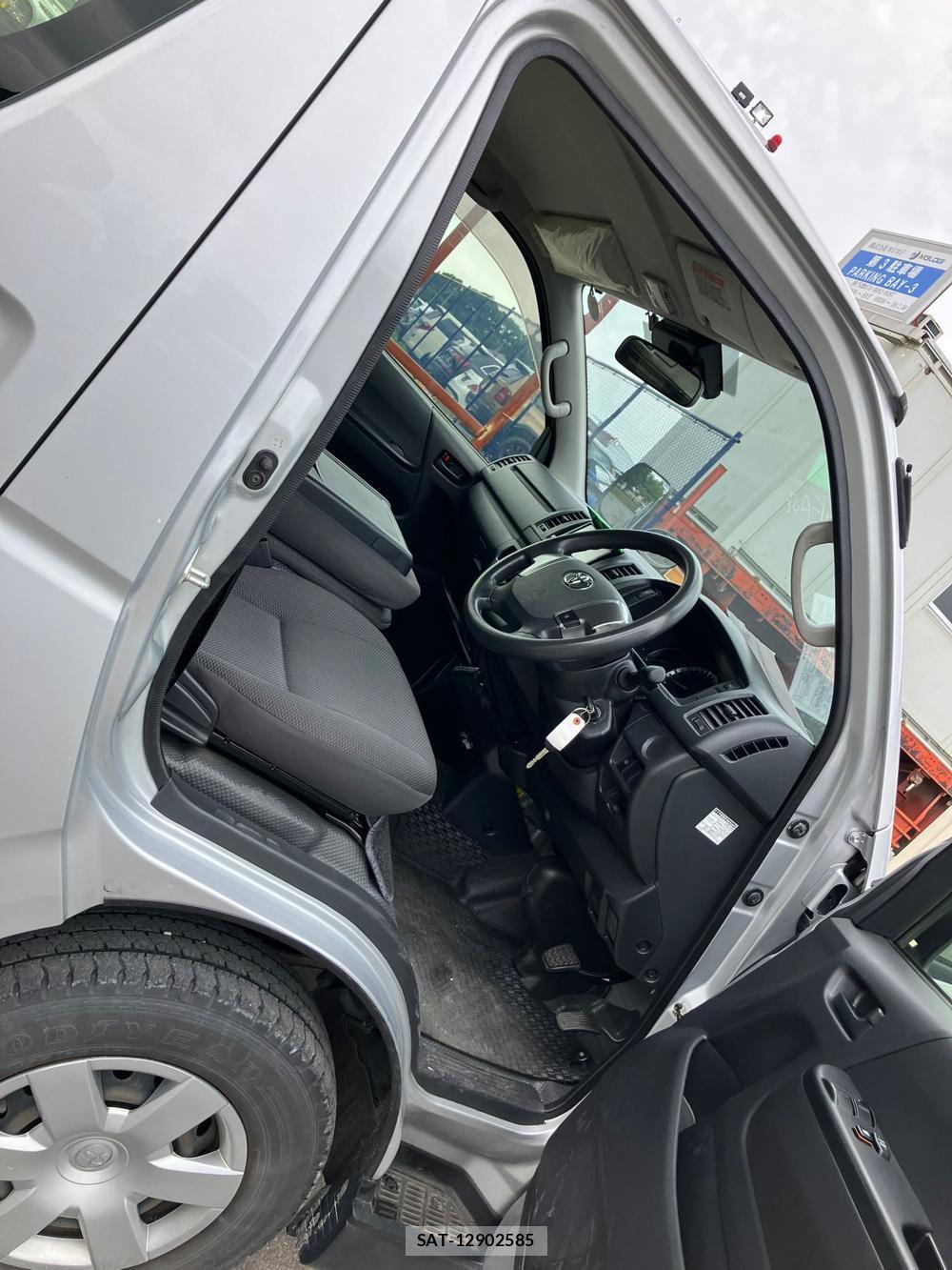 Toyota HIACE VAN 2018 976193-8