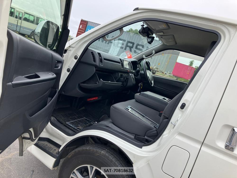 Toyota HIACE VAN 2019-07 976195-9
