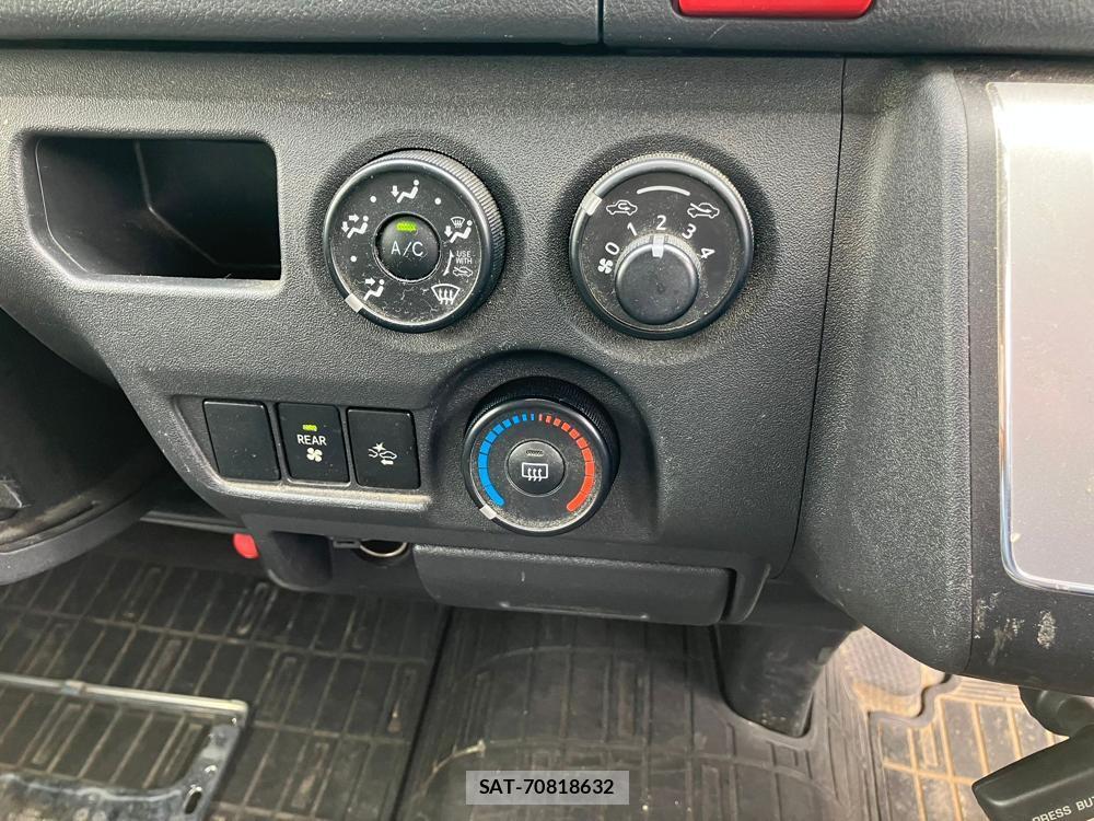 Toyota HIACE VAN 2019-07 976195-19
